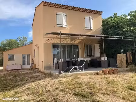 loue villa récente roussillon
