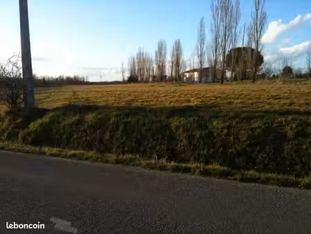 terrain 1800 m²