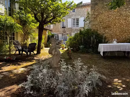 maison de charme en pierre – 228 m² – 9 pièces - jardin 1 397 m² – centre de chauvigny