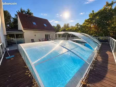 maison 9 pièces 232 m²
