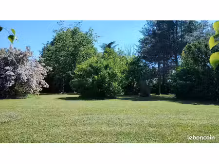 terrain constructible à balan 721m²