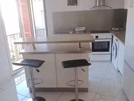 trois pièces avec balcon dans le centre ville d'antibes