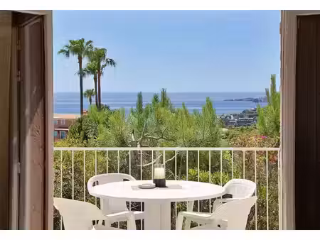 deux pièces de meublé de 30m² avec parking et terrasse de 11m²