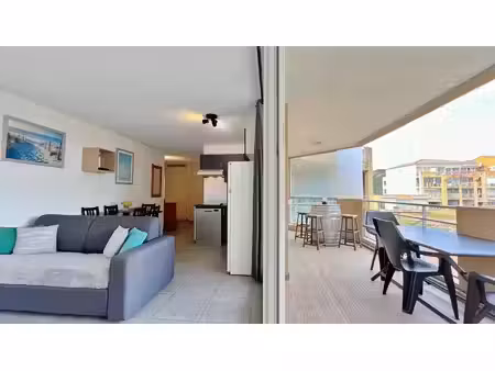 trois pièces meublé de 40m² avec terrasse de 14m² et un parking au sous sol