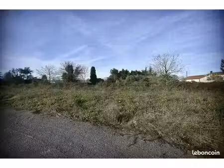 terrain à bâtir de 554 m² à la jonchere (85)