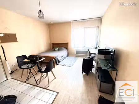 studio 1 pièce 25 m²