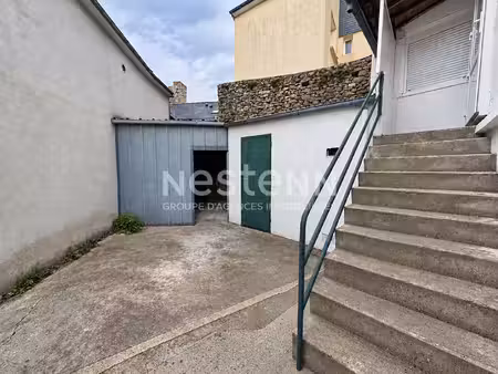 à vendre - appartement de 86 m²- 3 chambres en centre-ville de locminé avec cour privative