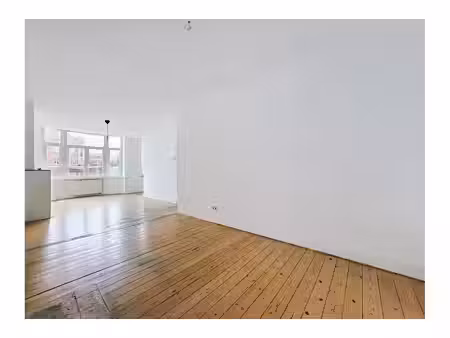 triplex à louer à place reine astrid 21 jette (vbe69974)