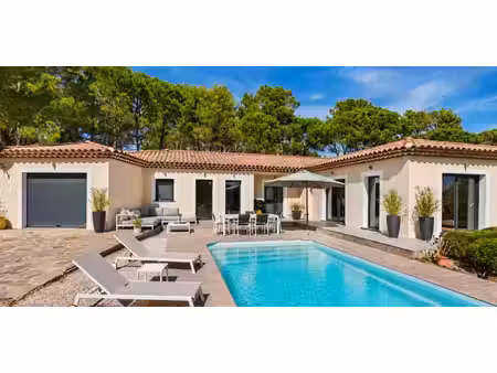 maison avec piscine bagnols-en-forêt (83)