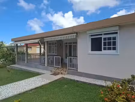 location maison 5 pièces 123 m² à le moule (97160)  1 500 €