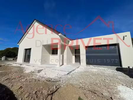 maison neuve en cours d'achevement