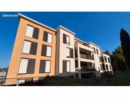 t2 avec terrasse et parking privatif résidence année 2012 brignoles