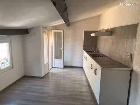 appartement dans maison de village