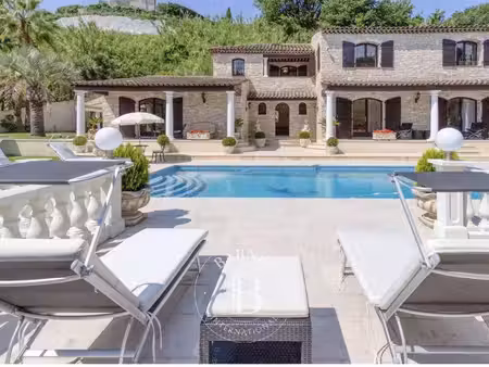 villa de luxe à vendre dans le quartier val de cagne-colline route de vence