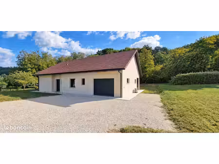 villa 4 pièces 120 m²