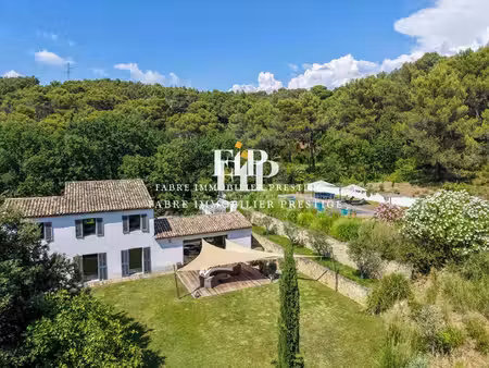 maison de luxe à vendre dans le quartier granettes-jauberte-sainte anne