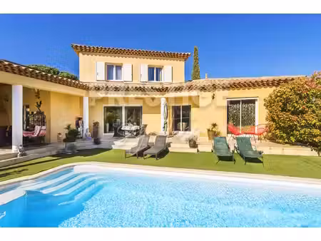 maison de luxe à vendre dans le quartier coste chaude-mauveou