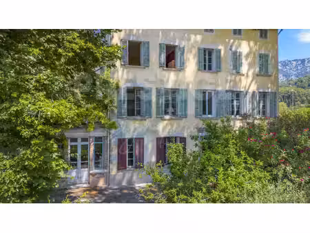 villa de luxe à vendre dans le quartier centre est