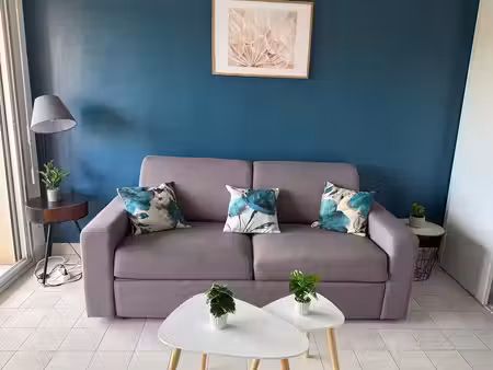 studio 20 m2 + 7m2 loggia  fréjus plage  place de parking privé