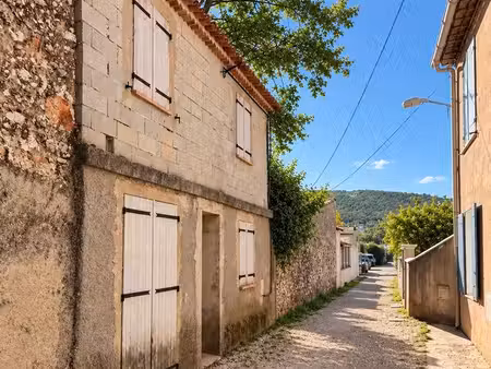 inconnu 60 m² nans-les-pins