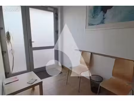 local commercial 72 m² neyron