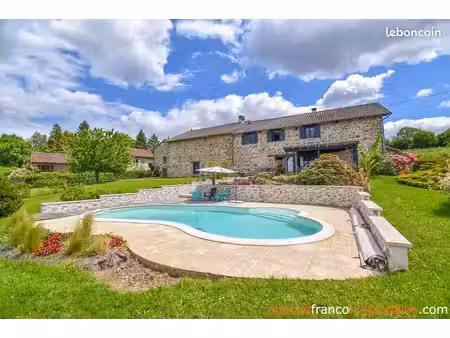 maison 9 pièces 216 m²