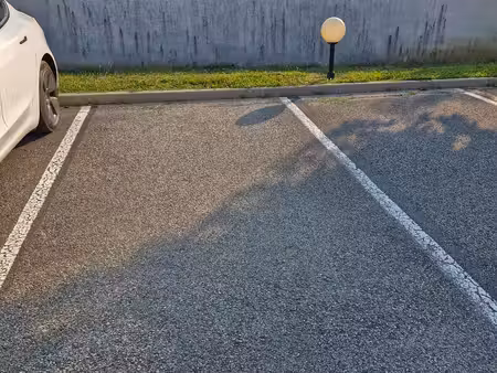 place de parking proche gare résidence fermée