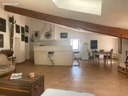 hyères quartier médiéval hyères les palmiers hyères chic  appartement sous les toits
