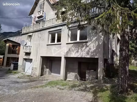 studio 7 pièces 130 m²