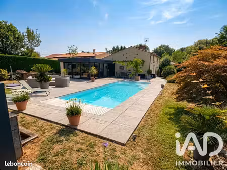 maison 8 pièces 244 m²