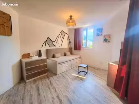 studio entièrement rénové avec balcon