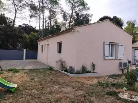 maison de plain pied moderne avec jardin clos