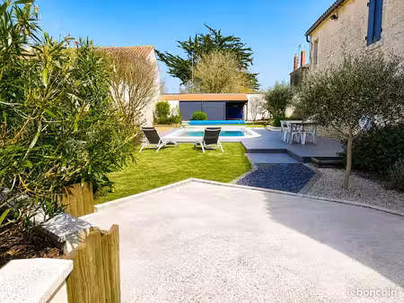 maison en pierre rénovée – 269 m² – nalliers