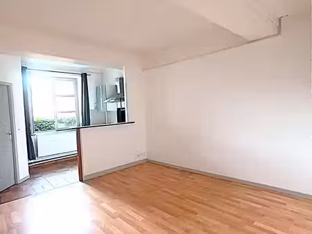 t1 bis avec espace chambre  cuisine aménagée