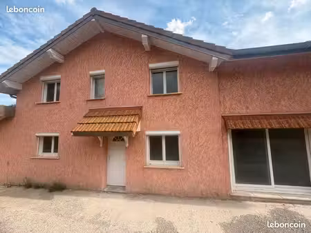 maison spacieuse 200 m² | terrasse jardin piscine | commerces à proximité