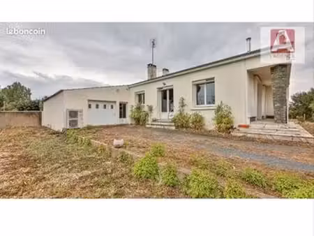 ensemble à louer à l'année 930 /mois hc - maison d’habitation de 92 m2 + atelier ou entrep