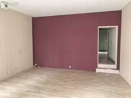 boutique avec ensemble immobilier
