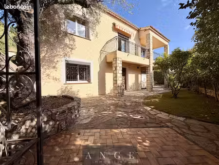villa 5 pièces 121 m²