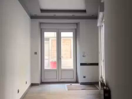 location local commercial 16m² à privas