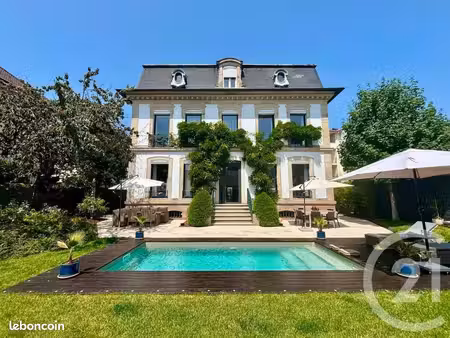 maison 12 pièces 358 m²