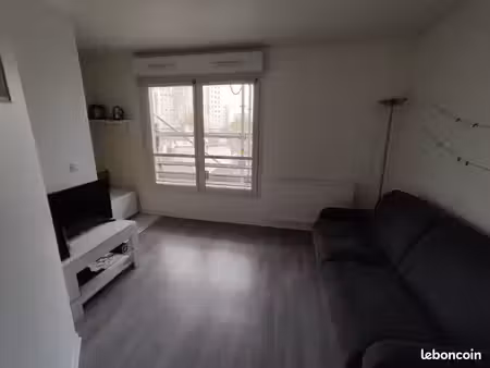 studio meublé 22m2 a 50m de la station