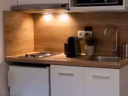 joli studio meublé rénové - rer a à 5 min