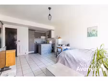 studio 1 pièce 27 m²