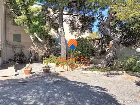 immeuble 32 pièces 894 m²