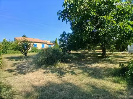maison t6 de plain-pied 153m² - studio indépendant  dépendances et 2500m² de terrain