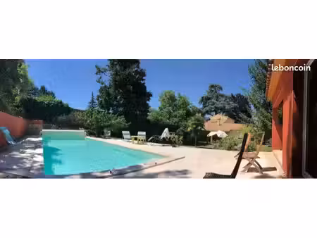 grande maison avec piscine proche du centre-ville