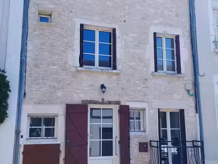 maison de ville rénovée  rare sur chablis