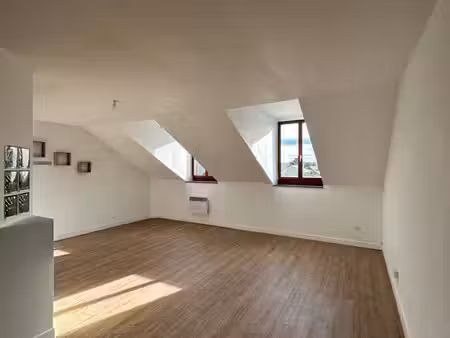 à louer - t3 rénové – 60 m² habitables / 86 m² au sol – 2 chambres – parking