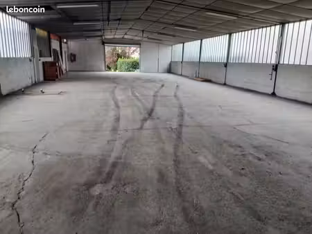 local de stockage 350m2