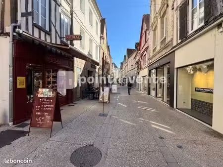 local commercial 624 m²